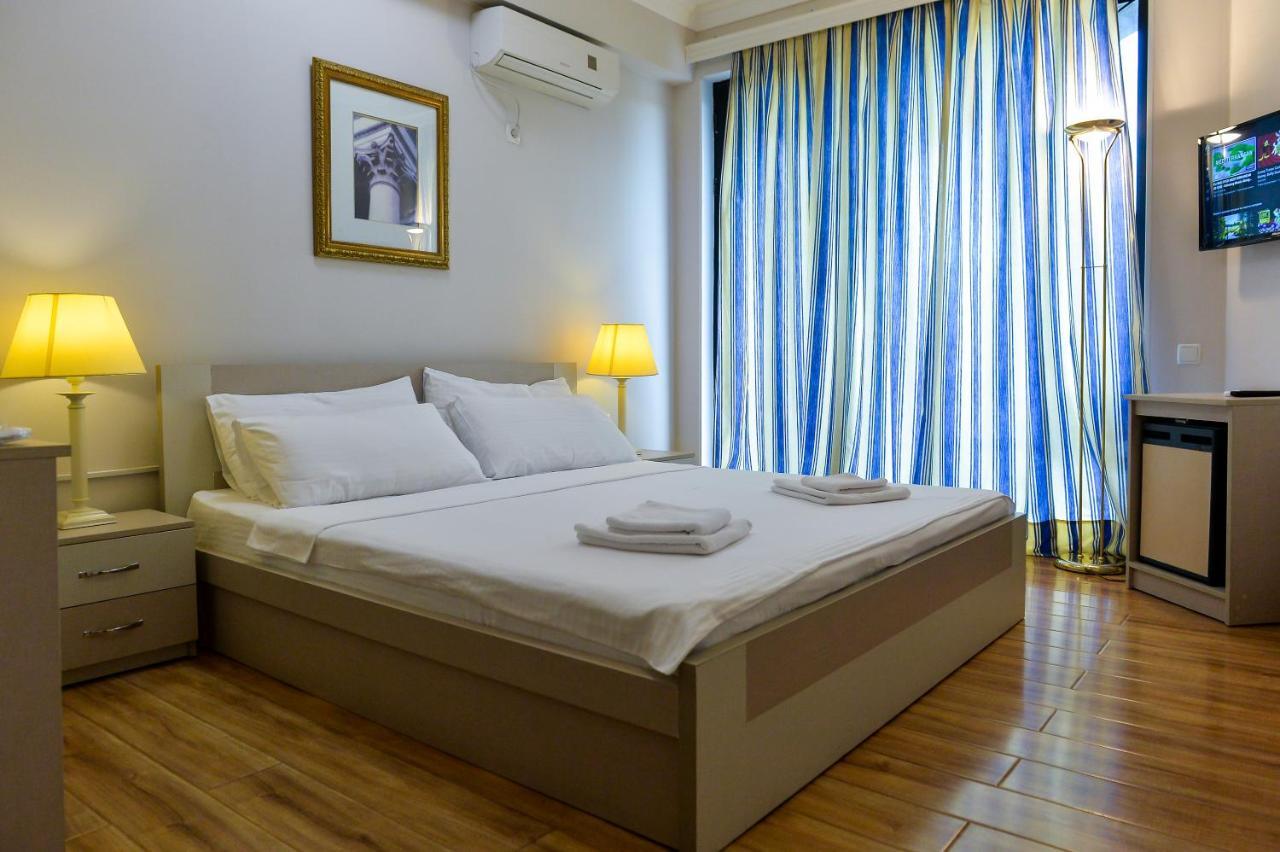 Central Hotel 茨卡尔图博 外观 照片