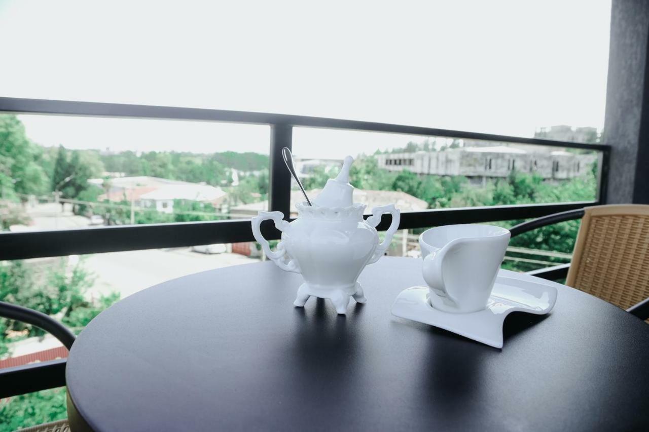 Central Hotel 茨卡尔图博 外观 照片
